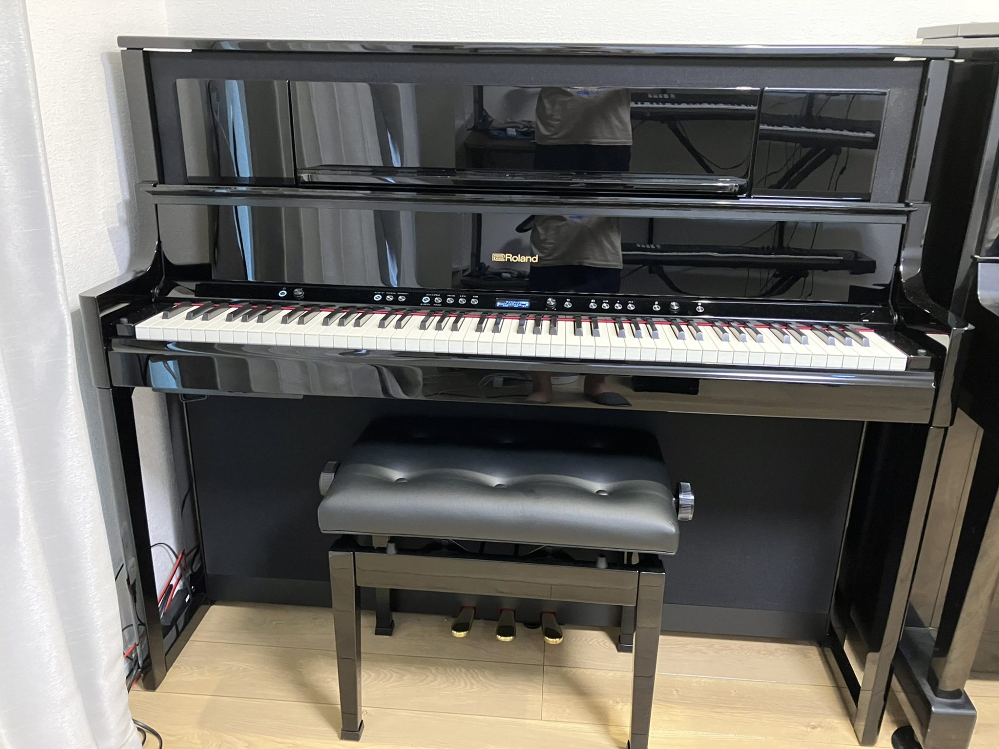レッスン室の電子ピアノ（Roland LX708)