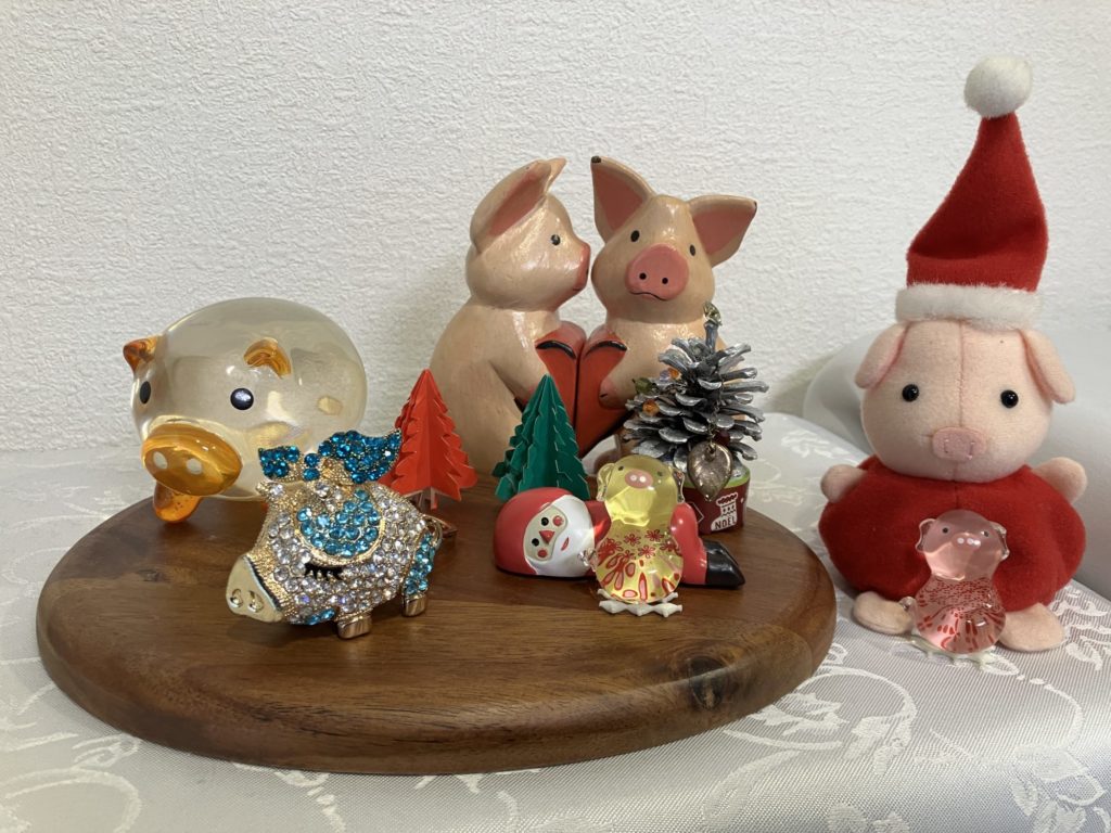豚ちゃんの置物（23年12月）※クリスマスバージョン-1