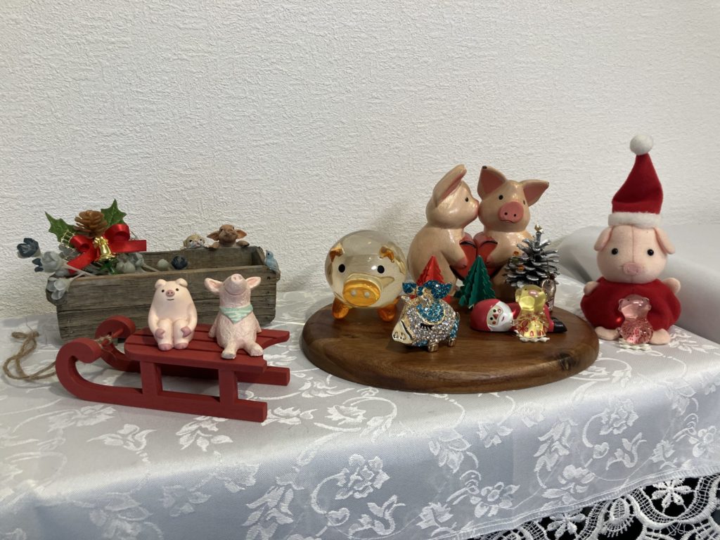 豚ちゃんの置物（23年12月）※クリスマスバージョン-2